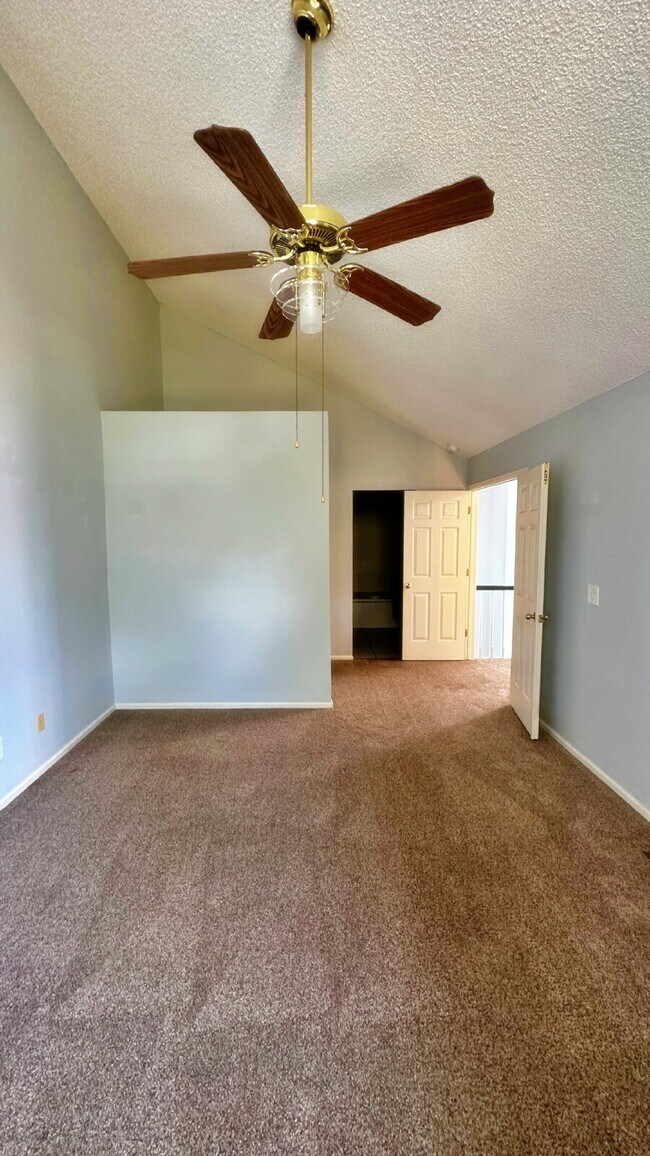 Building Photo - Quiet End Unit 3 Bed 2 Bath Townhome in Cherry Creek Schools Close to Cherry Creek Reservoir!! 2 ...