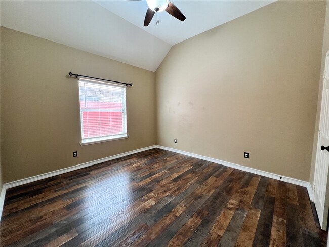Building Photo - 2215 Dorman Ct