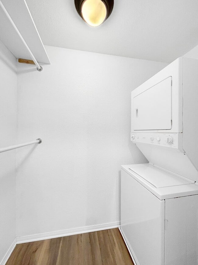 Building Photo - Charming 1BD/1BA Condo in Allied Gardens W...