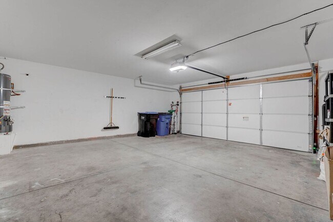 Building Photo - 26 Fantasia Ln