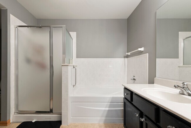 Building Photo - 2805 Packford Ln