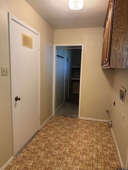 Building Photo - 1311 Larkspur Ln