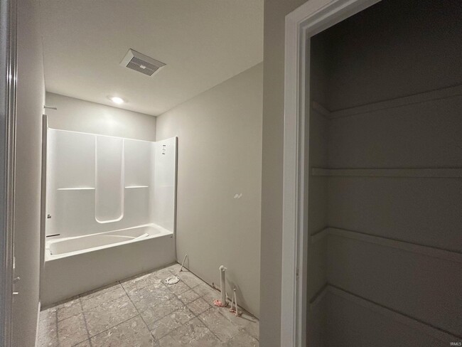 Building Photo - 211 Brescia Dr