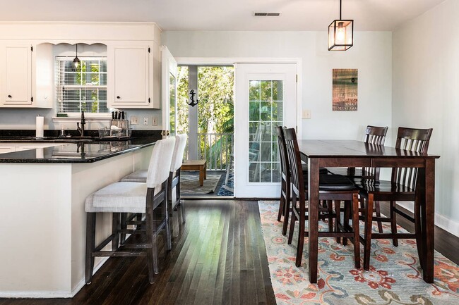 Dining area - 798 Harbor Pl Dr