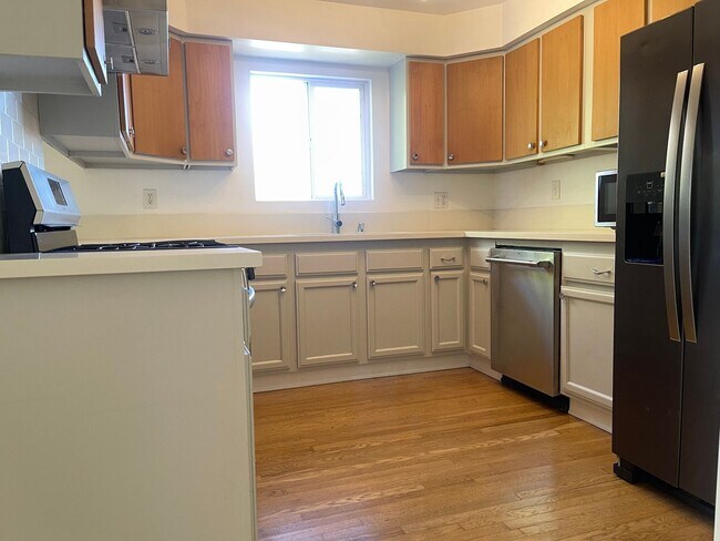 Building Photo - 477-479 Nassau Avenue