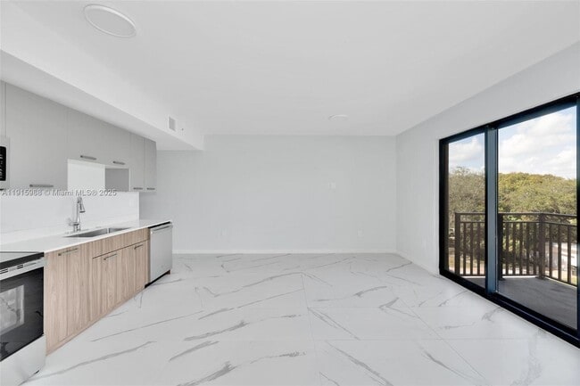 Building Photo - 840 NE 130th St