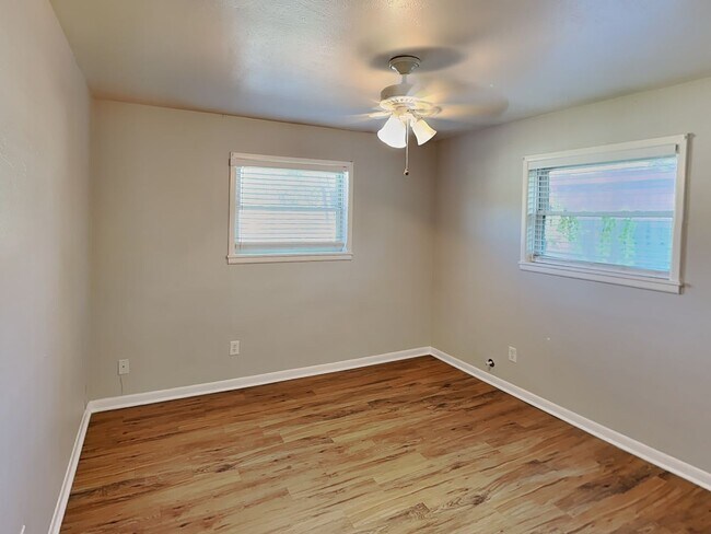 Building Photo - Adorable One-Story Brick Home in East Green Hill, Fort Worth! $500 off the first full month's ren...