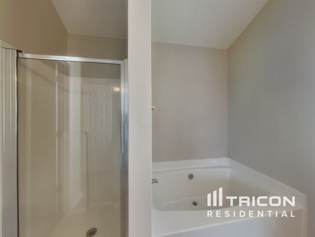 Building Photo - 5419 Village Ridge