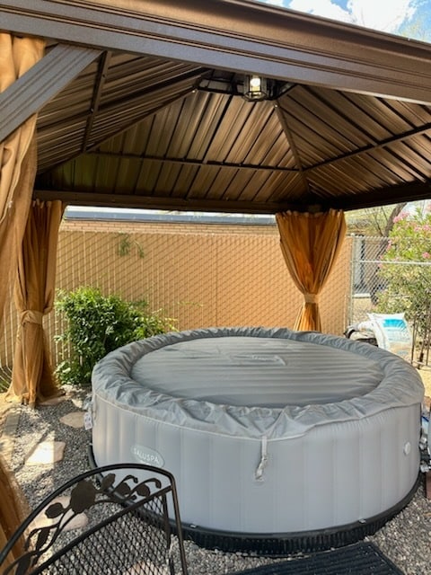 Jacuzzi - 1649 E 13th St