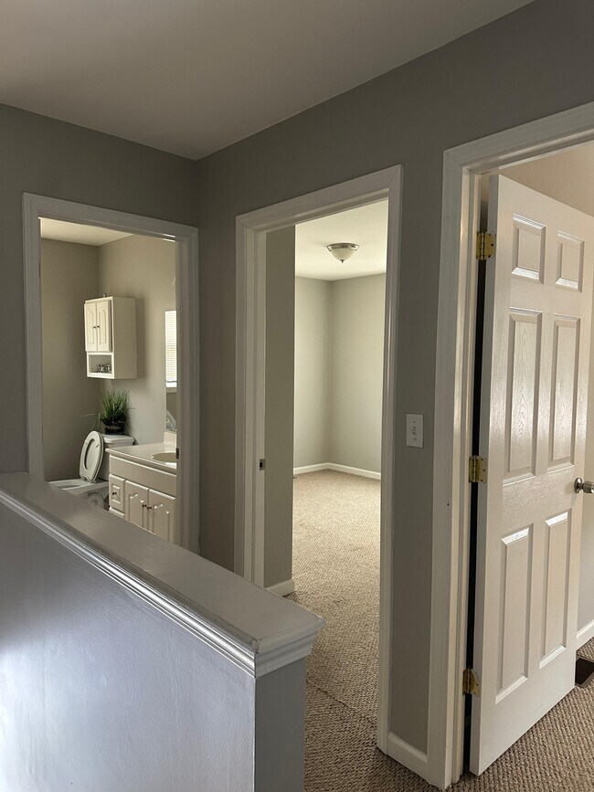 Building Photo - 319 Charles Ave