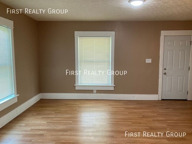 Building Photo - 1208 Kammer Ave