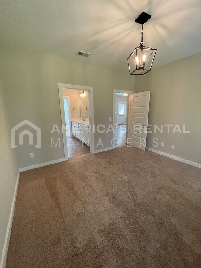 Building Photo - Home for Rent in Weaver, AL!!! Available to View Now!!!