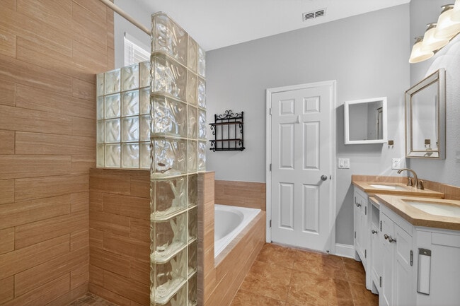 Building Photo - 7865 15th Ln