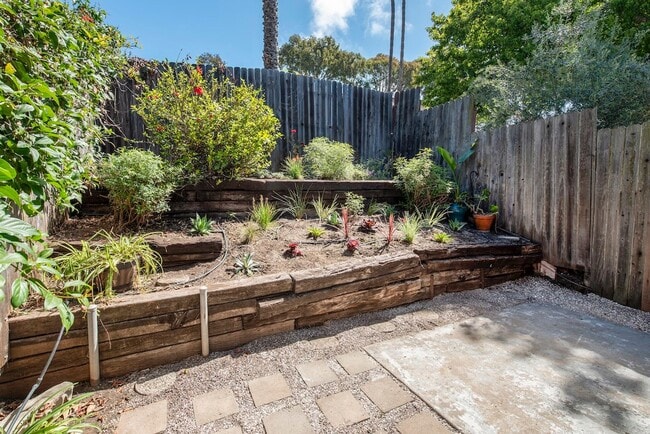 Building Photo - 2 BED/1.5 BATH ON THE MESA!!!