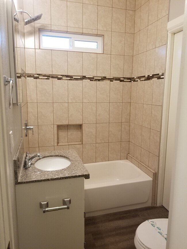 Building Photo - 1 Bed/1 Bath  $1,750****Move In 6/15/25!!