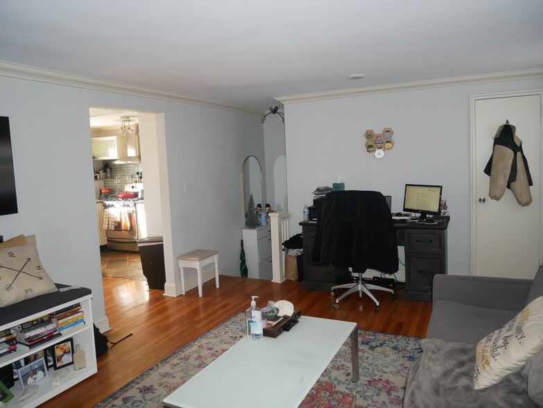 Building Photo - 190 Knickerbocker Rd