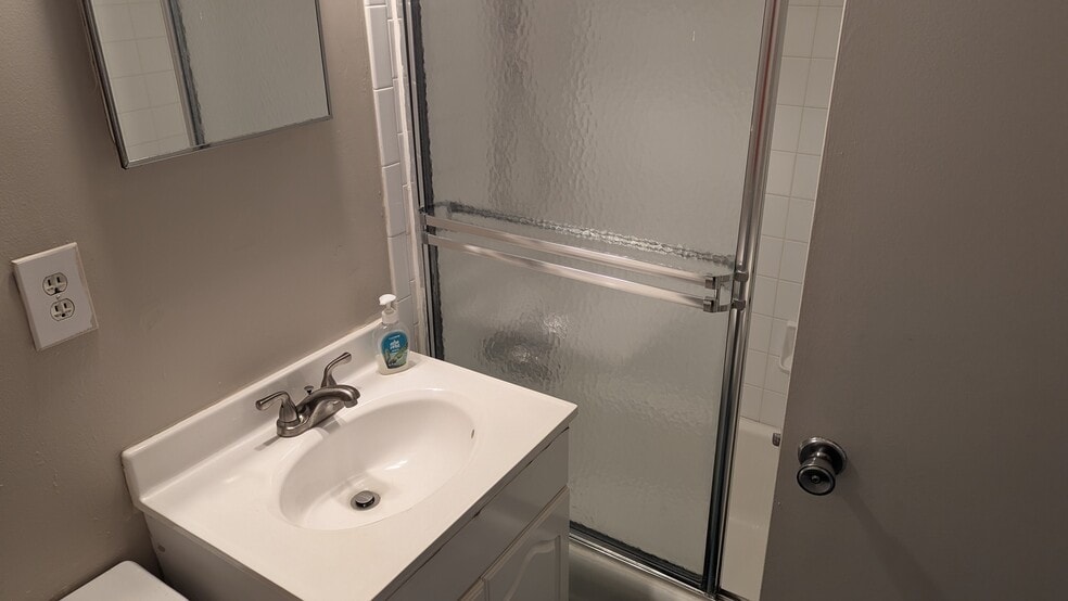 Primary room full bath - 2294 White Cornus Ln
