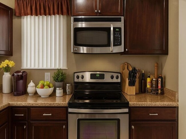 Building Photo - Charming 2BR 2BA Home w/  Full Appliance Suite • Fenced Yard • Driveway Parking in Miramar