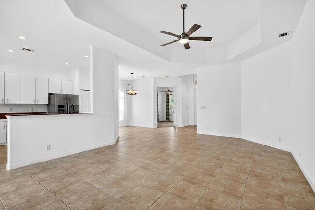 Building Photo - 6532 SE Broadmoor Ln