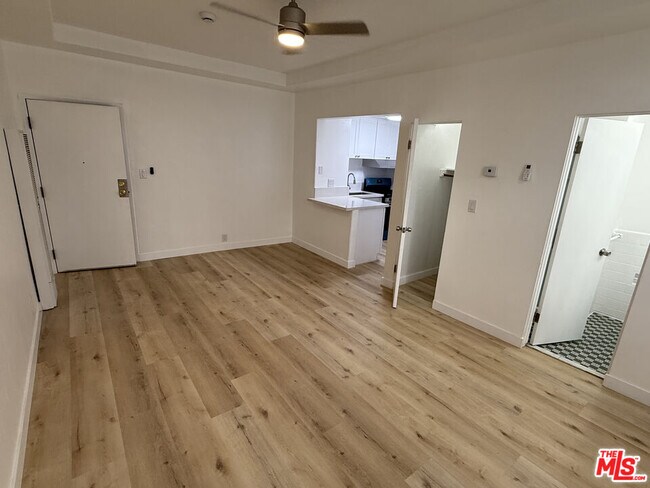 Building Photo - 821 S Wilton Pl