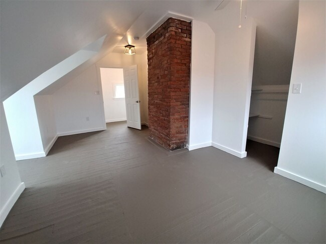 Building Photo - GORGEOUS, large 3 bedroom stand alone hous...