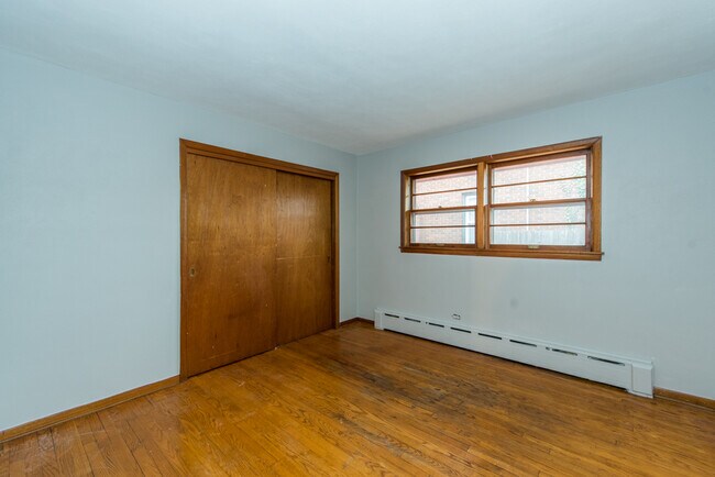 Building Photo - 1023 Hickory St