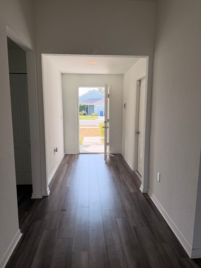 Building Photo - 281 Arbuthnot St