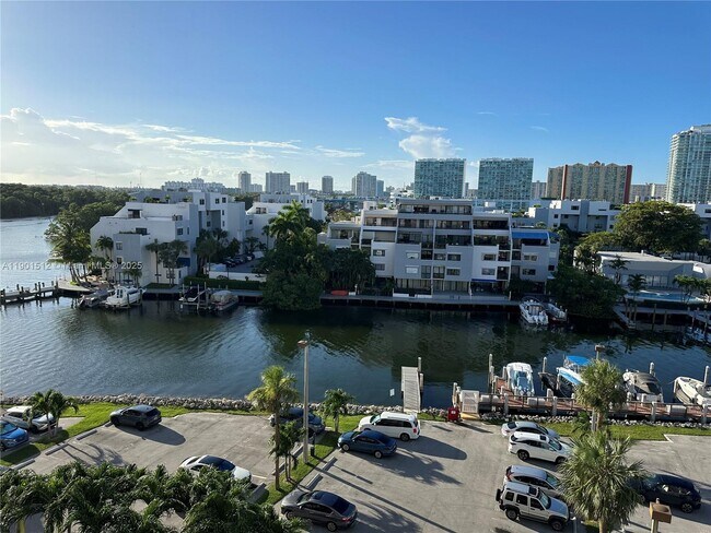 Building Photo - 400 Kings Point Dr