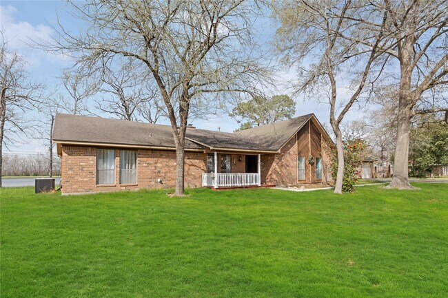 Building Photo - 911 Brook Forest Dr
