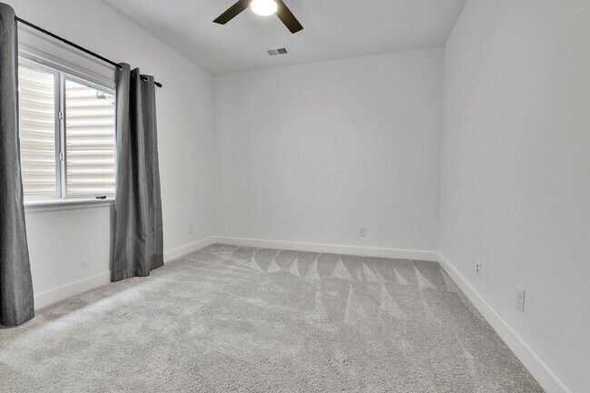 Building Photo - $4,850 - Spacious 5-Bed, 3.5 bath Home wit...