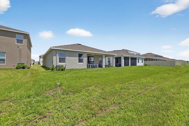 Building Photo - 4 Bedroom / 2 Bath House