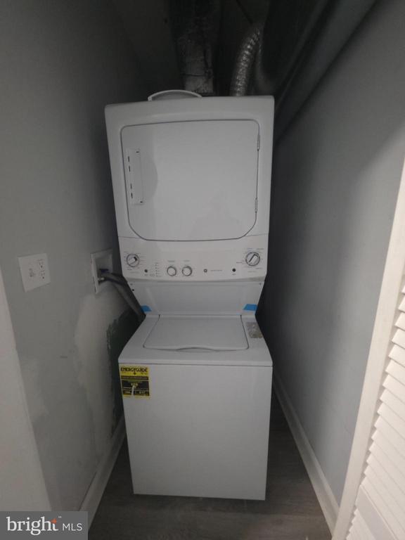 Building Photo - 1133 W Somerset St