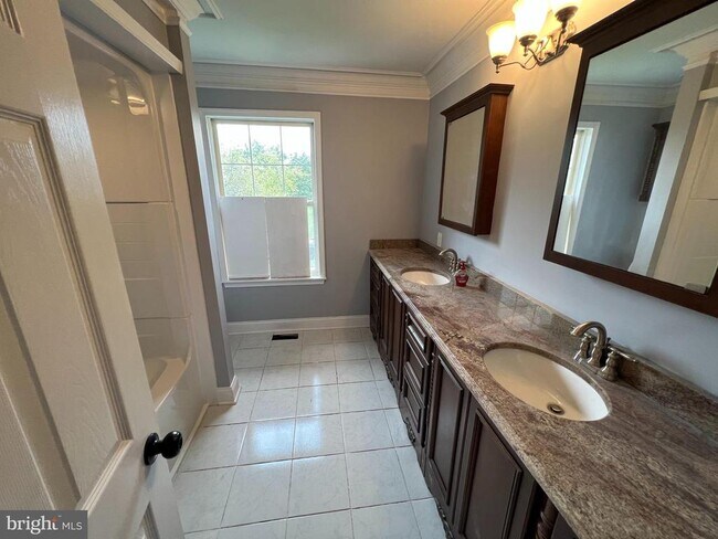 Building Photo - 272 Sequoia Dr