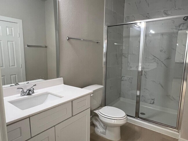 Building Photo - 3479 Valley Vista Dr