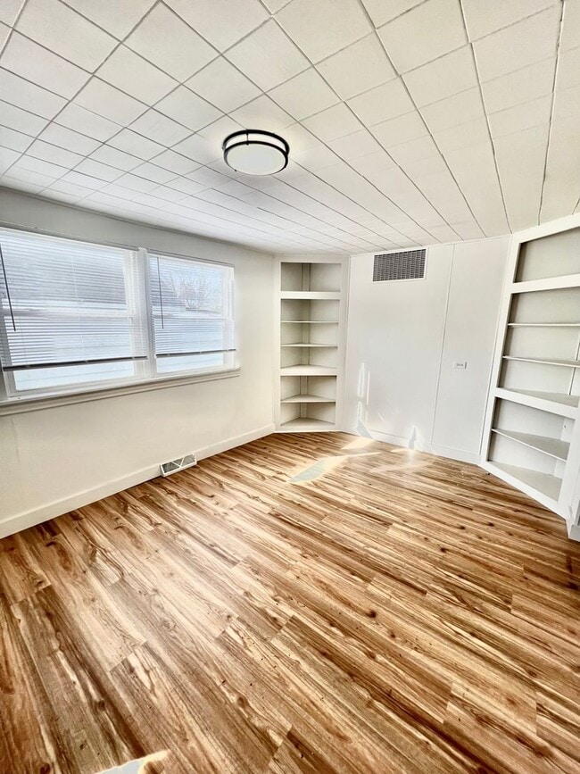 Building Photo - 4 Bedroom House in New Haven