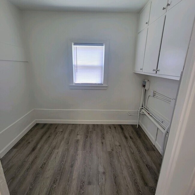 Building Photo - 1018 Berry Blvd