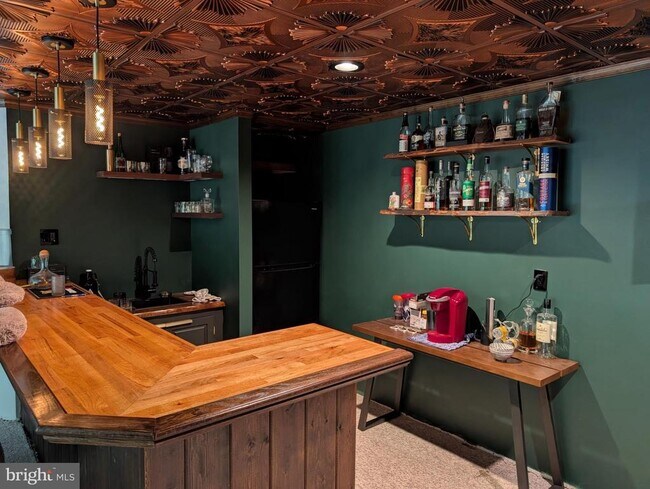 Building Photo - 10264 Greystone Rd