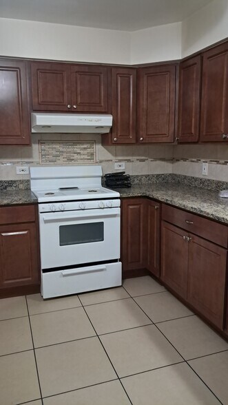 Primary Photo - 6235 W Diversey Ave