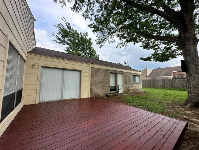 Building Photo - 5006 Stanhope Dr