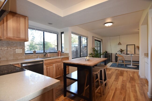 Building Photo - Beautiful 4bd/ 2.5 ba House