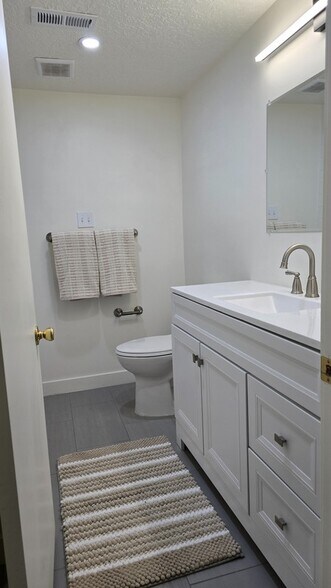 Building Photo - 905 Charlton Cir