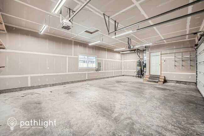 Building Photo - 1621 5th St SE