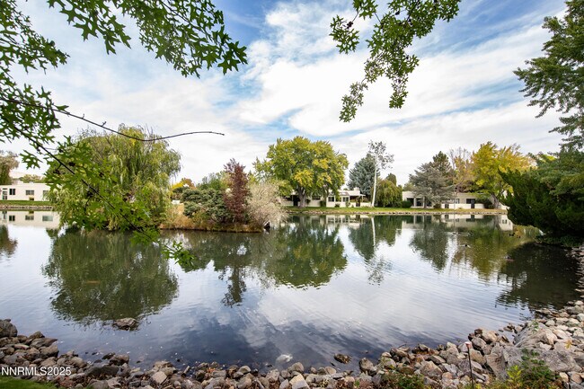 Building Photo - 4953 Lakeridge Terrace W