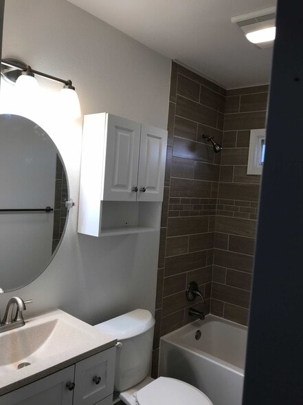 Bath - 4937 Road I.8 NE