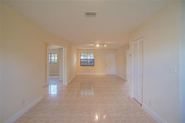Building Photo - 5720 SW 26th St