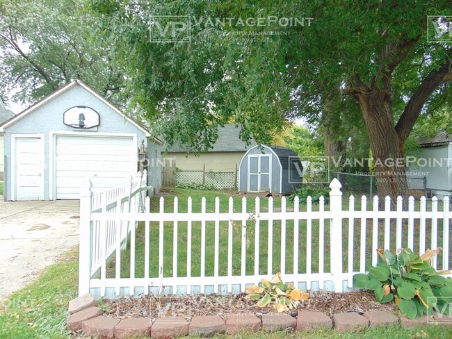 Building Photo - 993 Velp Ave
