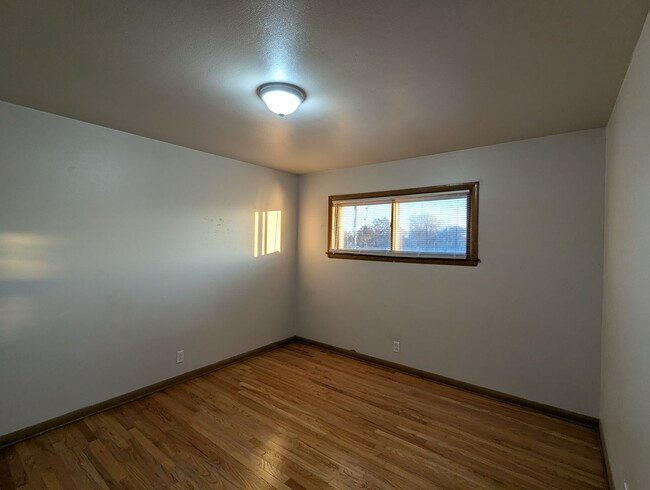 Building Photo - Apply Today! Beautiful West Morgan Ave 2 B...