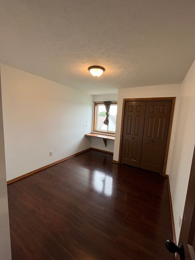 Building Photo - 8020 Renatta Dr