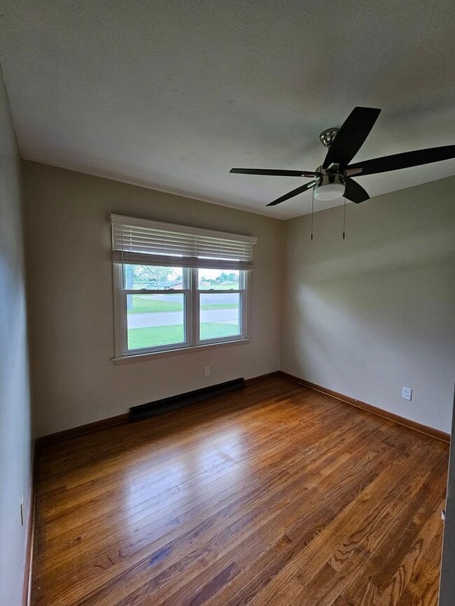 Building Photo - South Shores! 3 Bed, 1.5 bath