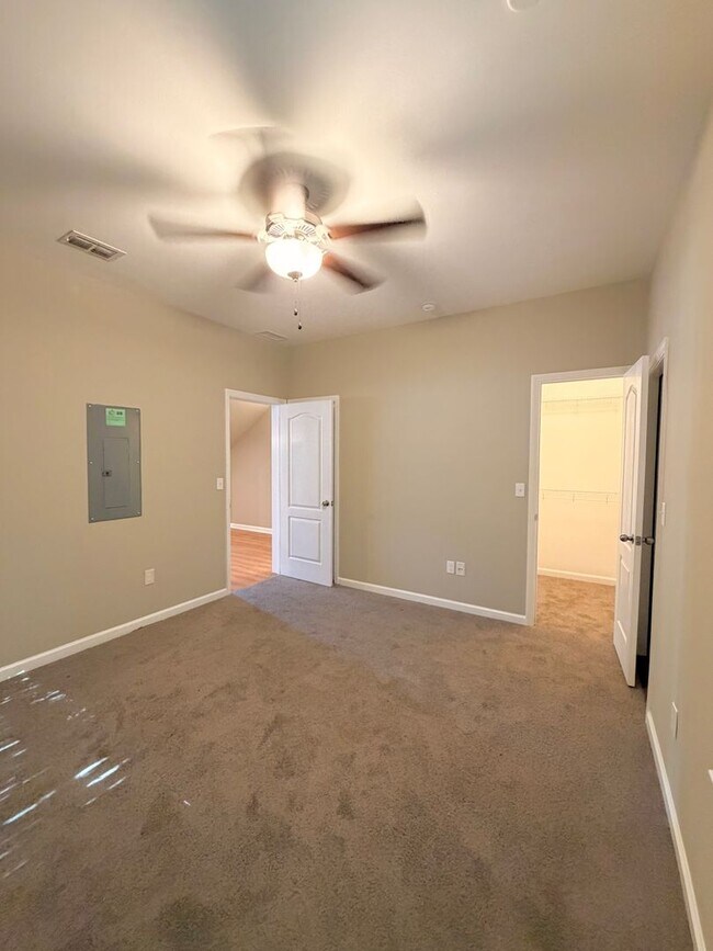 Building Photo - Modern 3/3 Condo | Prime Tallahassee Location